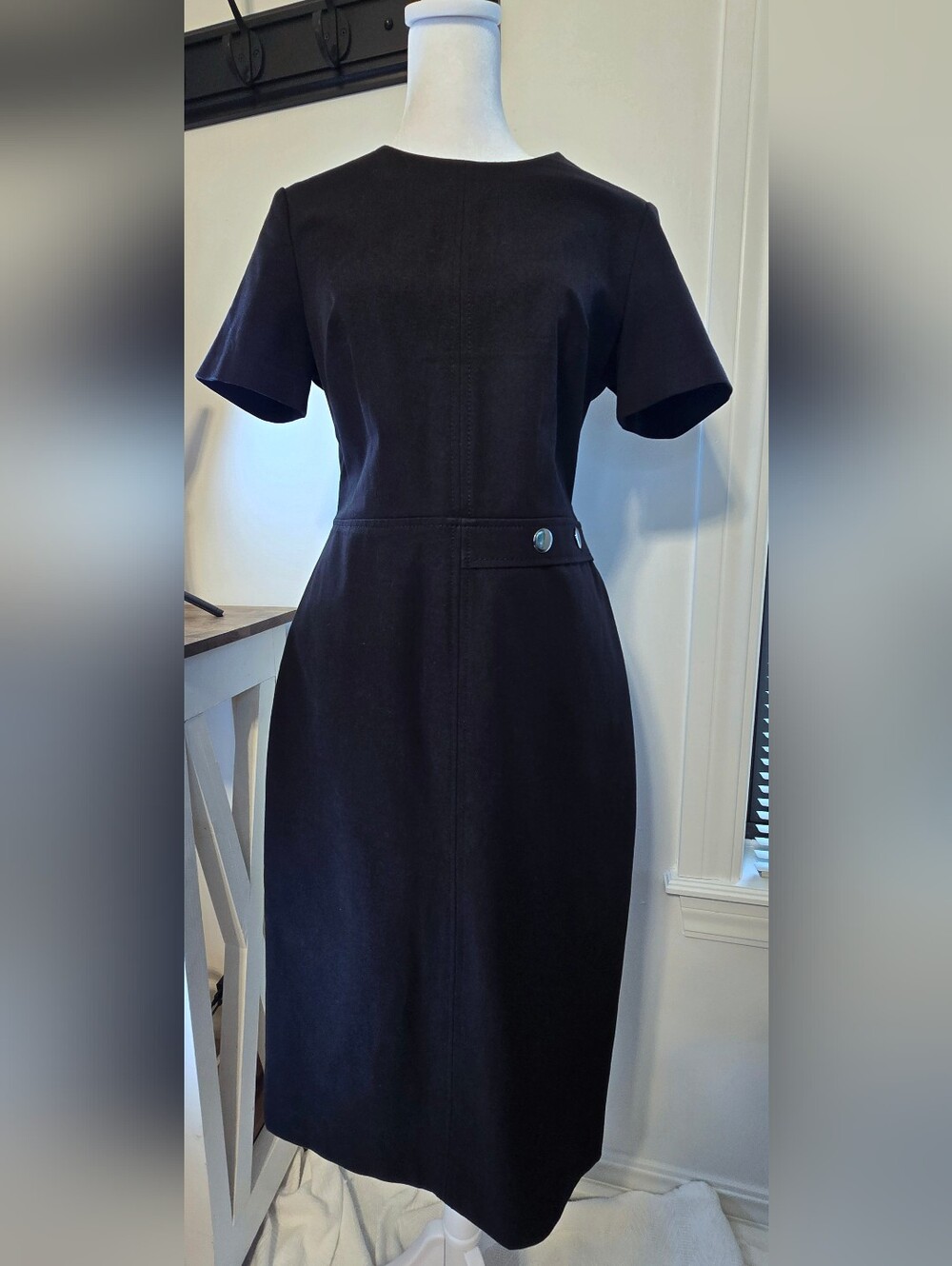 Banana Republic Classic Black Short-Sleeve Sheath Dress Women's Size 6